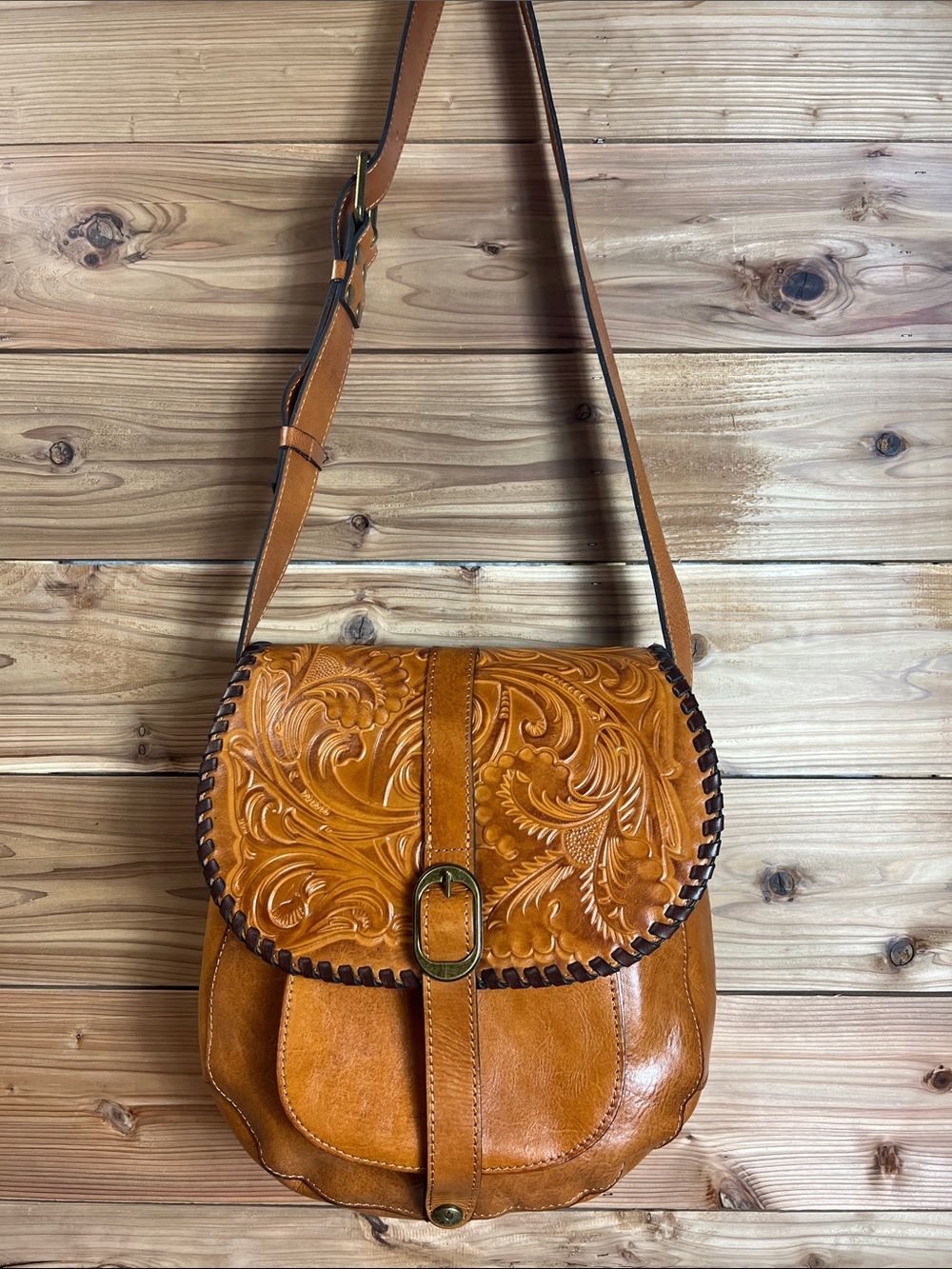 Patricia Nash Tooled Leather Saddle Crossbody P14986 Gold